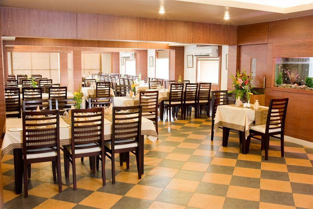 Hotel Pookodans International Kondotty Eksteriør billede