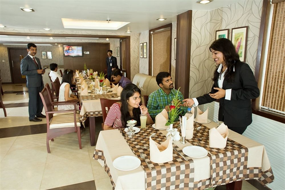 Hotel Pookodans International Kondotty Eksteriør billede